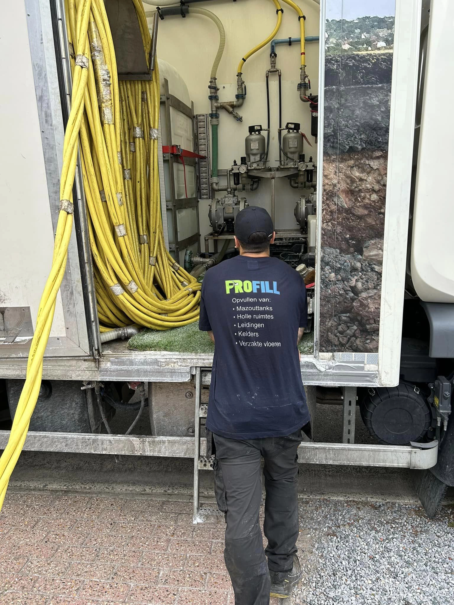 profill-aan-het-werk kruipkelder opvullen